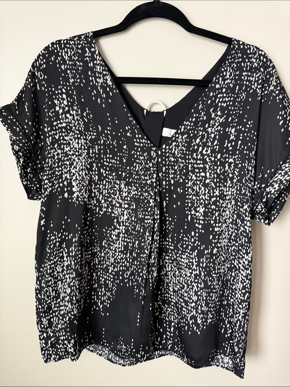Halston Heritage Black and White Speckled V-Neck Short Sleeve Top